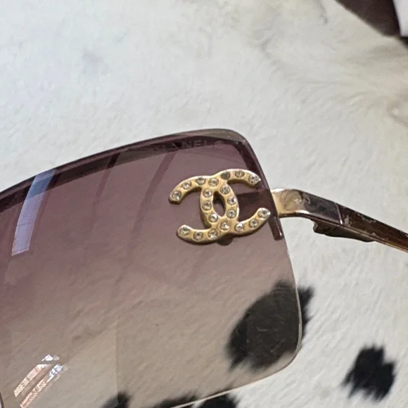 CHANEL Gold Frame with Brown Lenses Sunglasses - Picture 5 of 6